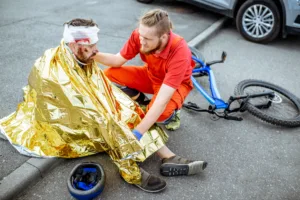 medic covering car accident victim in shock blanket